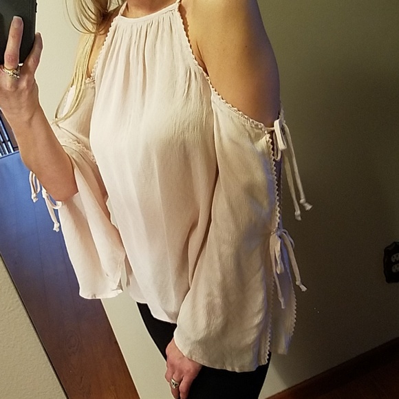 Xhilaration Tops - NWOT Xhilaration cold shoulder top